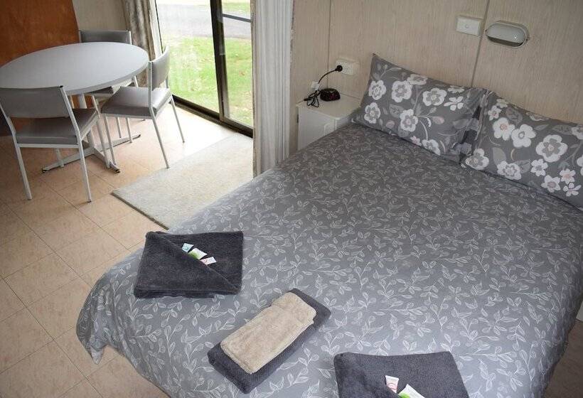 فندق Bega Caravan Park