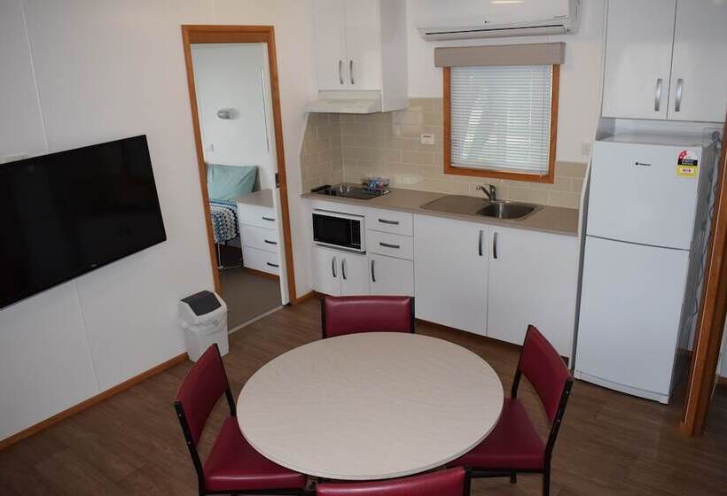 فندق Bega Caravan Park