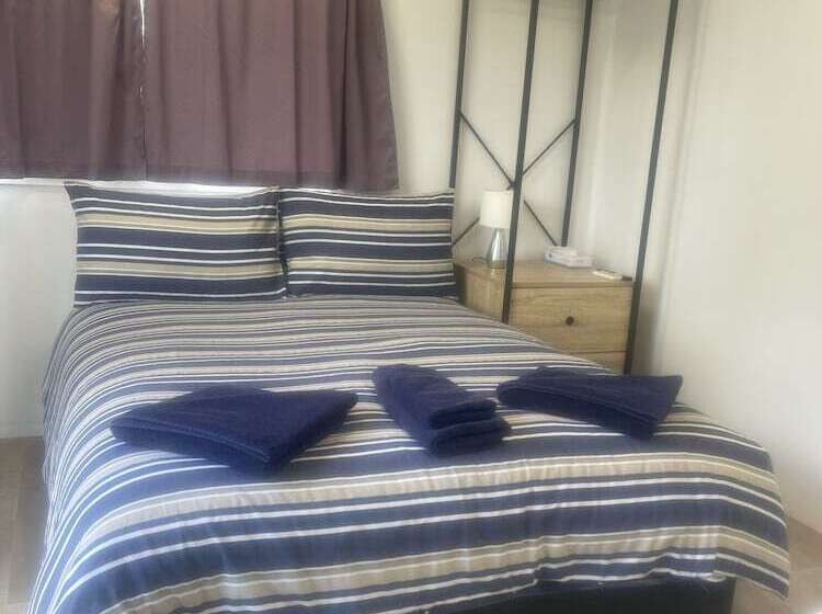 فندق Bega Caravan Park