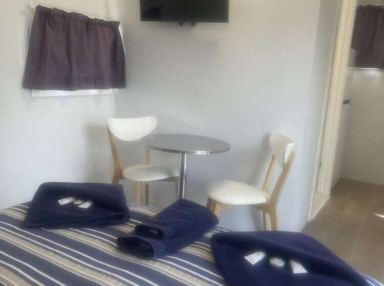 فندق Bega Caravan Park