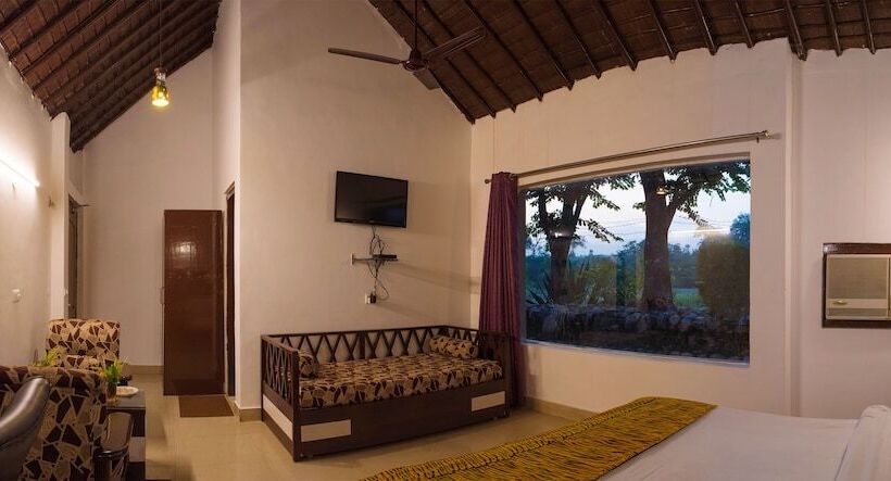 هتل Corbett Fun Resort