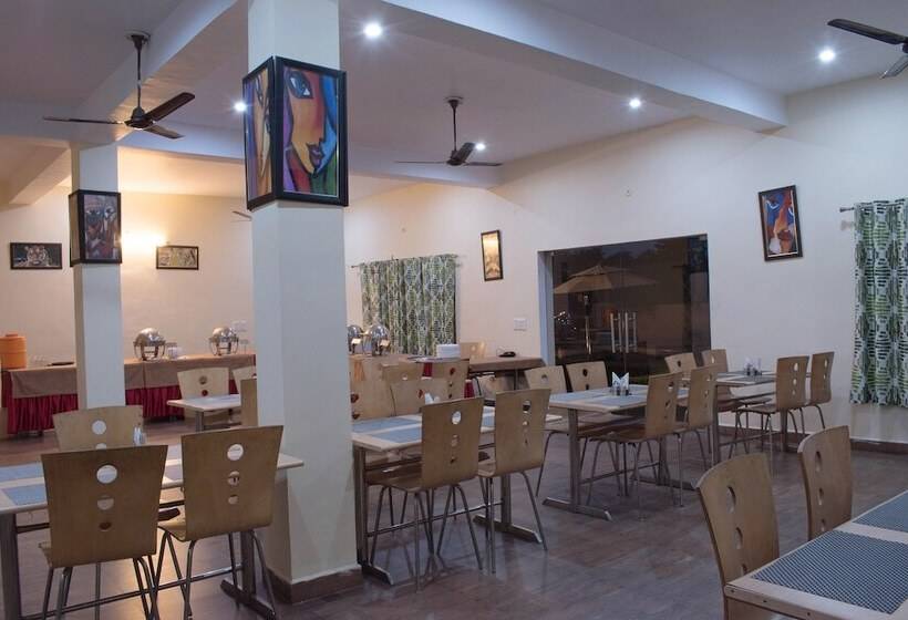 هتل Corbett Fun Resort