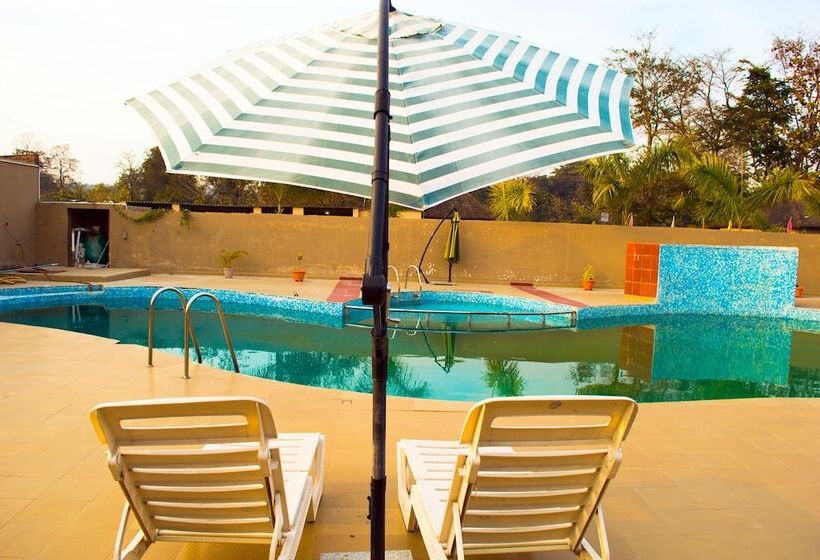 هتل Corbett Fun Resort