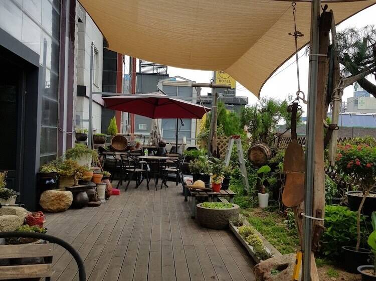 בית מלון כפרי 1945