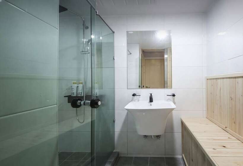 בית מלון כפרי 1945