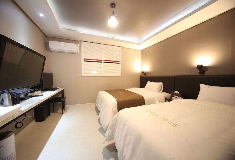 בית מלון כפרי 1945