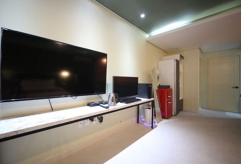 בית מלון כפרי 1945