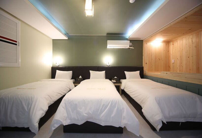 בית מלון כפרי 1945