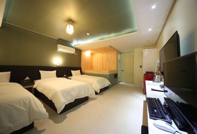 בית מלון כפרי 1945