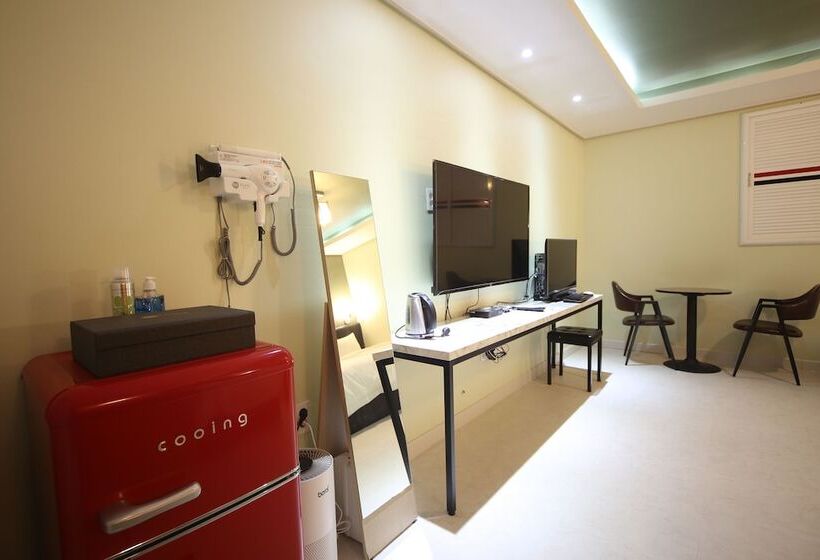 בית מלון כפרי 1945