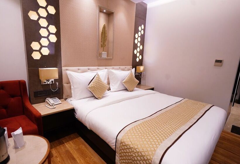 בית מלון כפרי Ritz With Free Airport Pickup