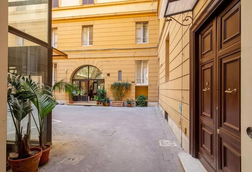 پانسیون Courtyard Rome Suite