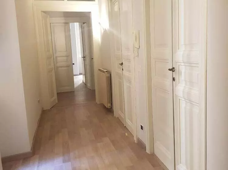 پانسیون Courtyard Rome Suite