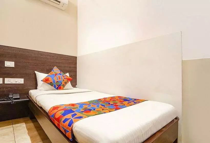Fabhotel Karpagam   900m From Nehru Stadium