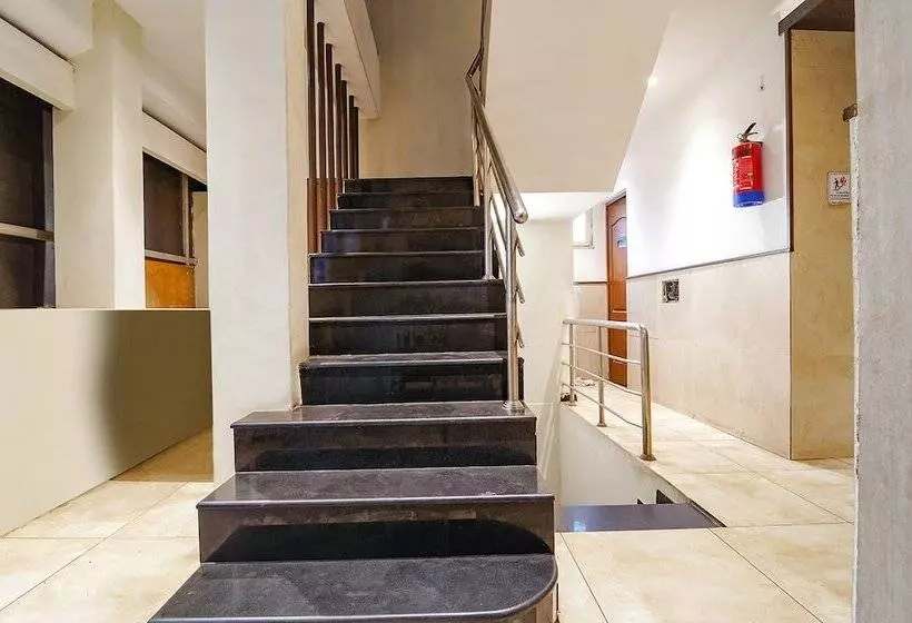 Fabhotel Karpagam   900m From Nehru Stadium