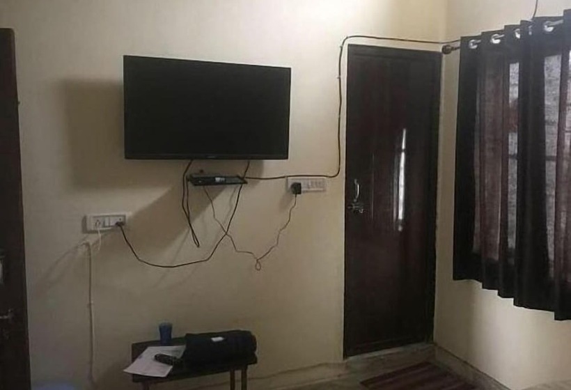 Hotel Dharohar Palace