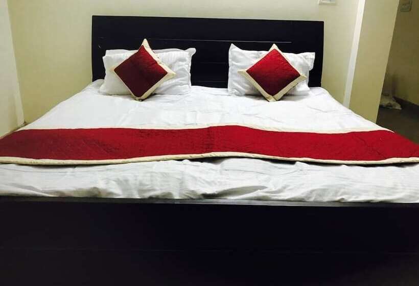 Hotel Dharohar Palace