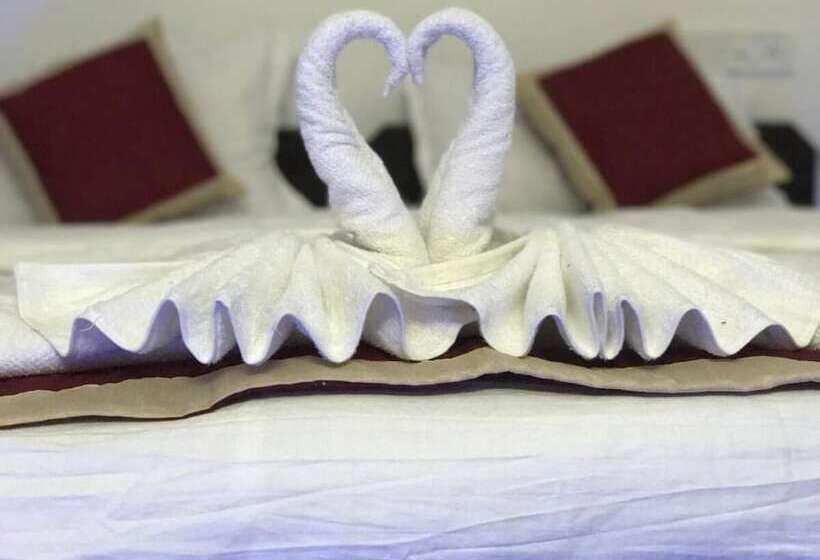 Hotel Dharohar Palace