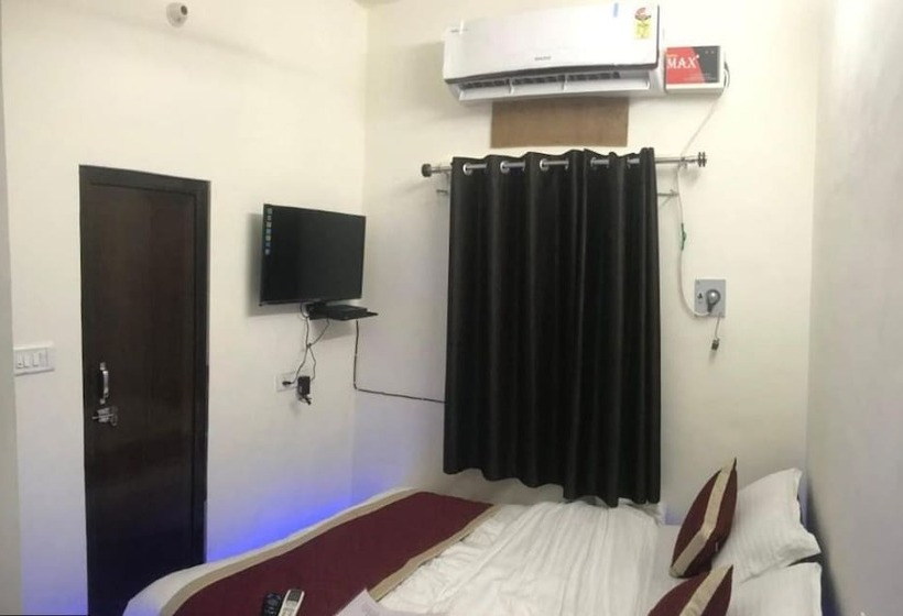 Hotel Dharohar Palace