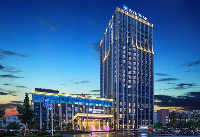Отель Wyndham Grand Taixing Downtown