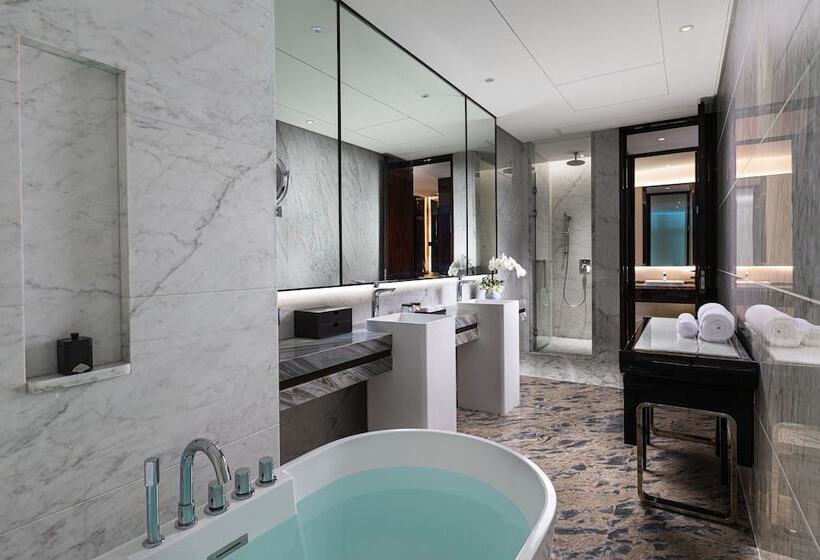 Отель Wyndham Grand Taixing Downtown