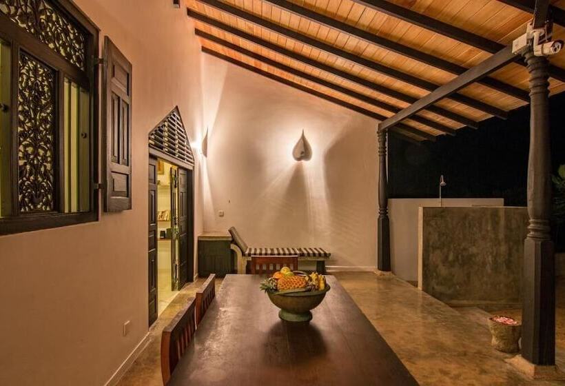 بنسيون Blue Parrot Beach Villa