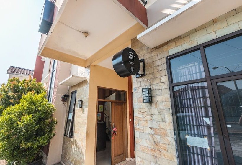 פנסיון Oyo Flagship 1462 Hunian Tinggal Megarich Sws