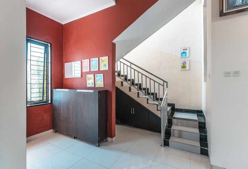 פנסיון Oyo Flagship 1462 Hunian Tinggal Megarich Sws