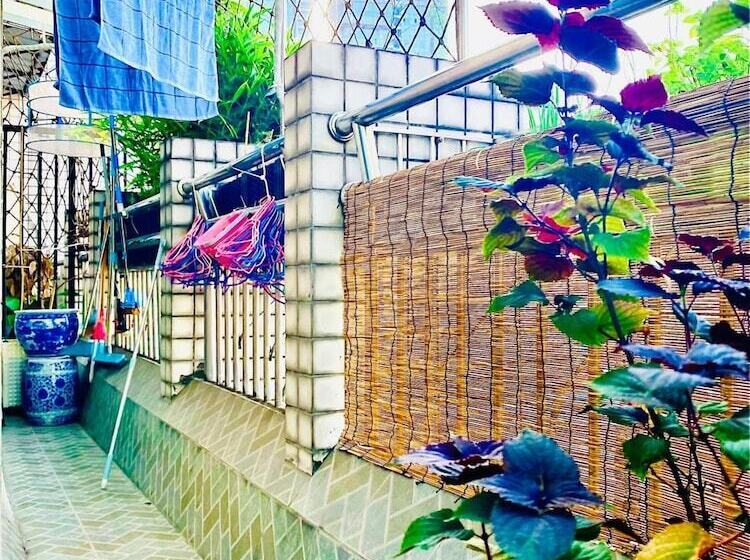 هاستل Only Cafe And Backpacker