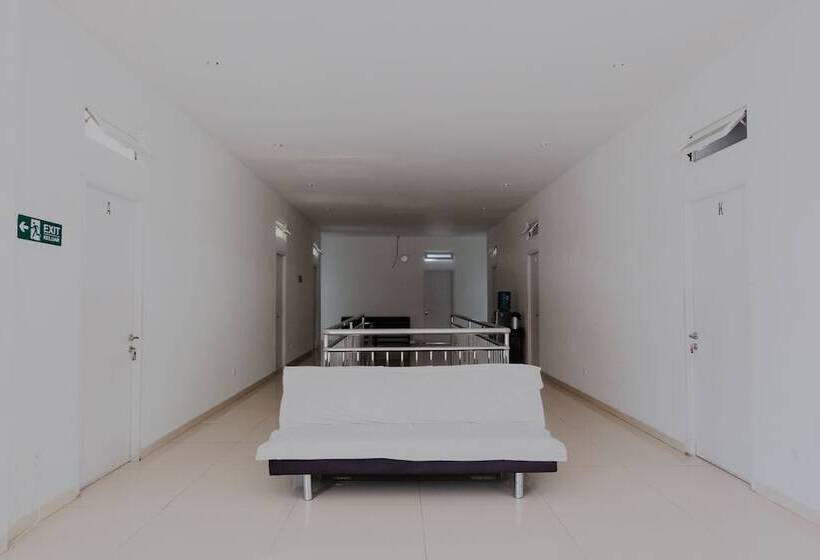 Ostello Villa Bukit Panderman Residende By Oyo Rooms