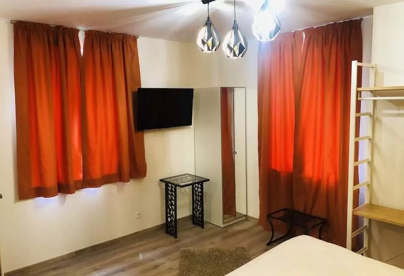 Aamiaismajoitus (B&B) Pavillon Fani