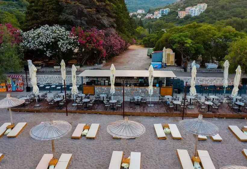 هتل Plaza Lucice