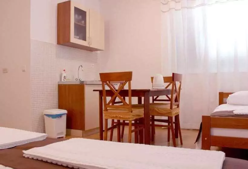 Majatalo Apartmani Krka Rooms