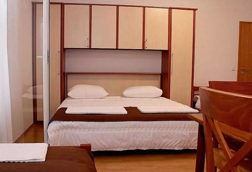 Majatalo Apartmani Krka Rooms