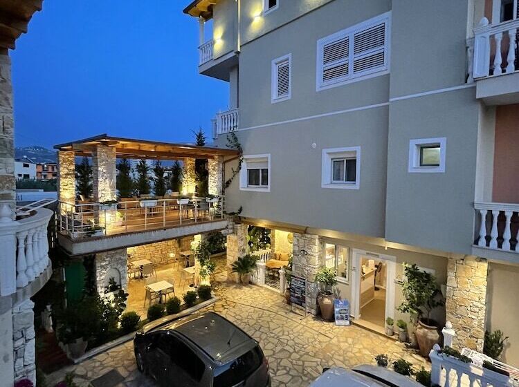 ペンション Vila Arial