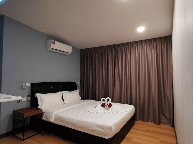 The Nest Hostel Semporna