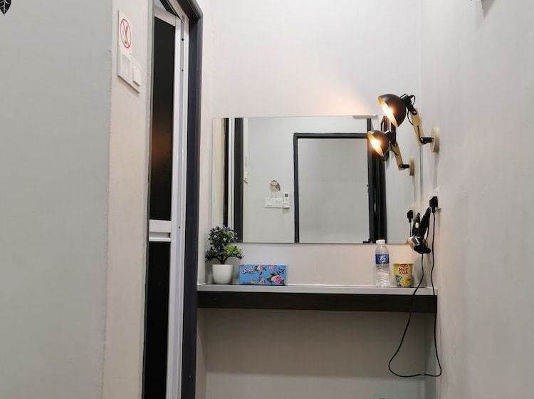 The Nest Hostel Semporna