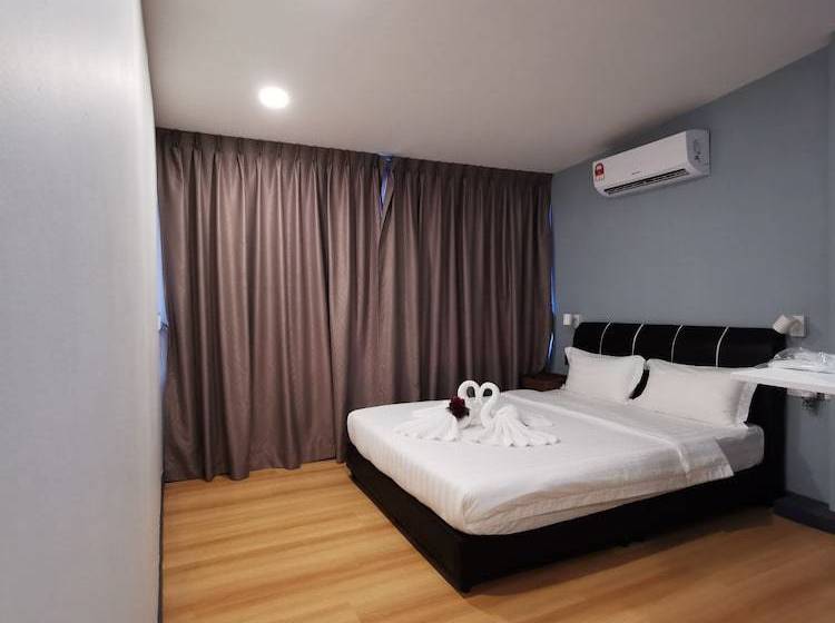 The Nest Hostel Semporna