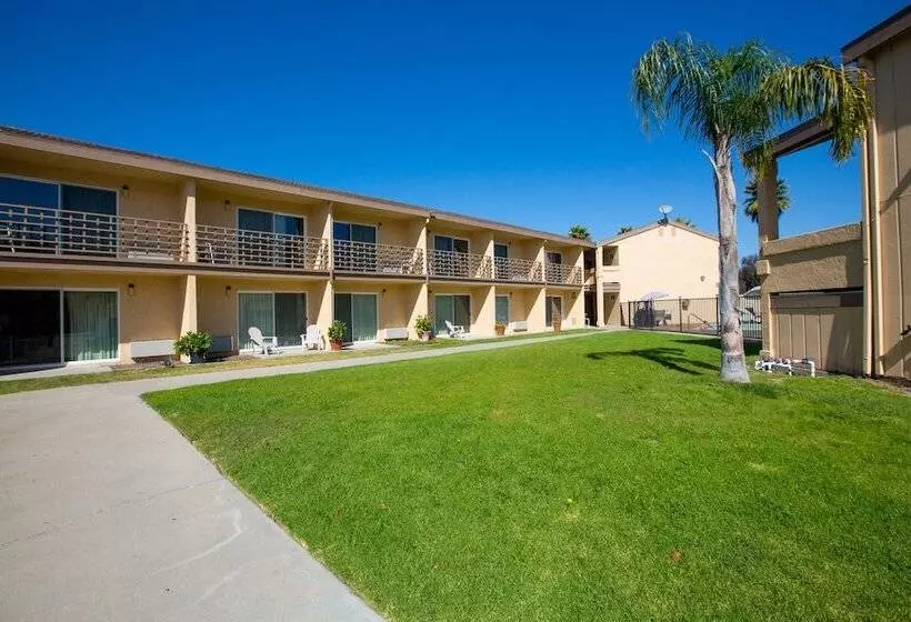 Отель Aloha Inn