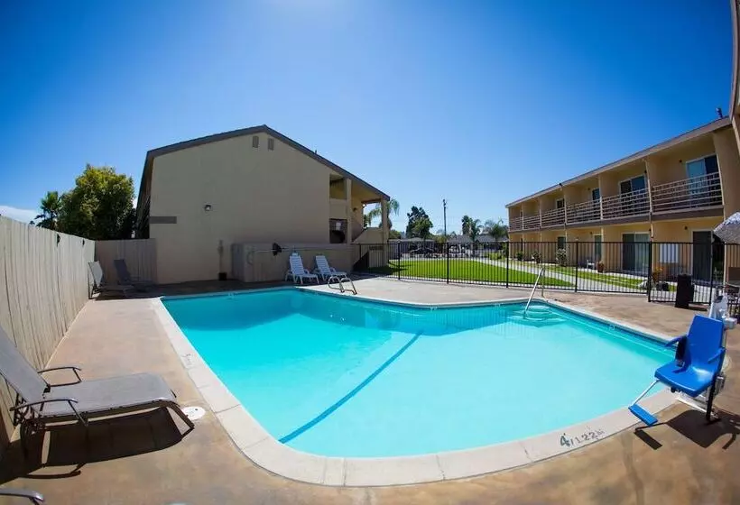 Отель Aloha Inn