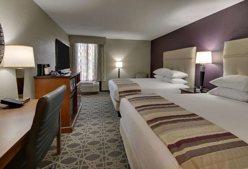 בית מלון כפרי Drury Inn & Suites Poplar Bluff