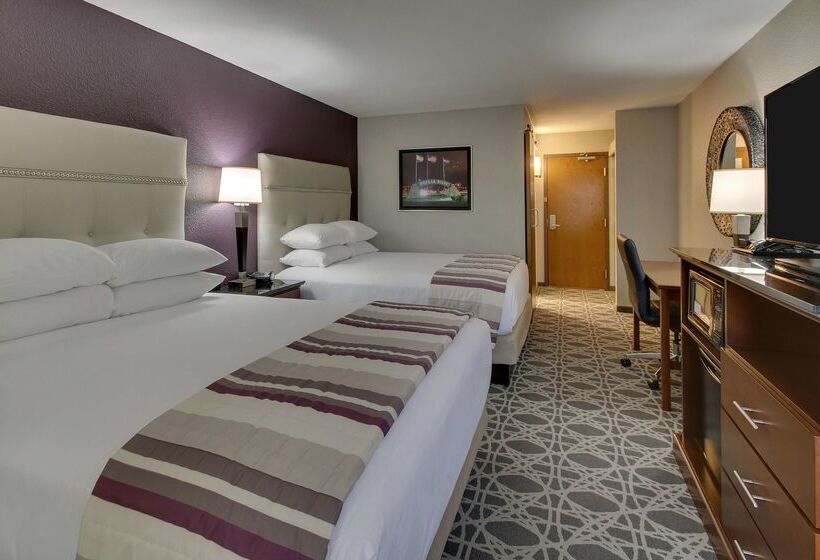 בית מלון כפרי Drury Inn & Suites Poplar Bluff