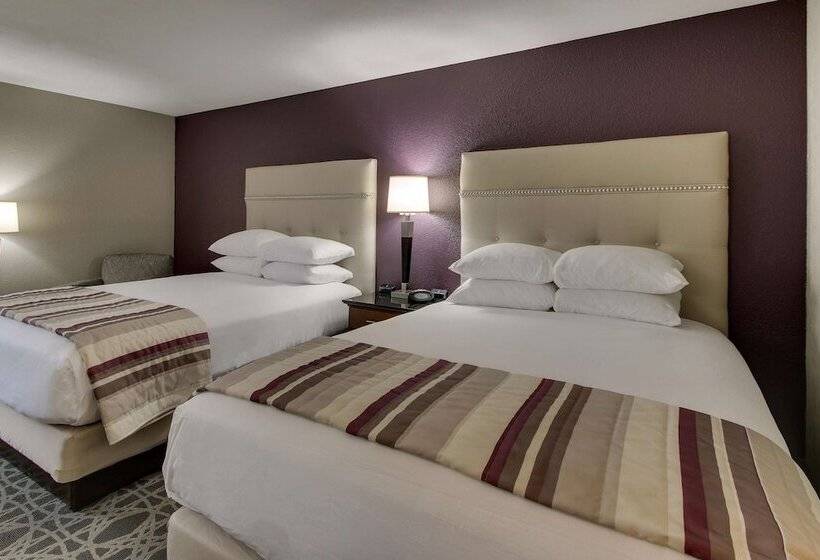 בית מלון כפרי Drury Inn & Suites Poplar Bluff