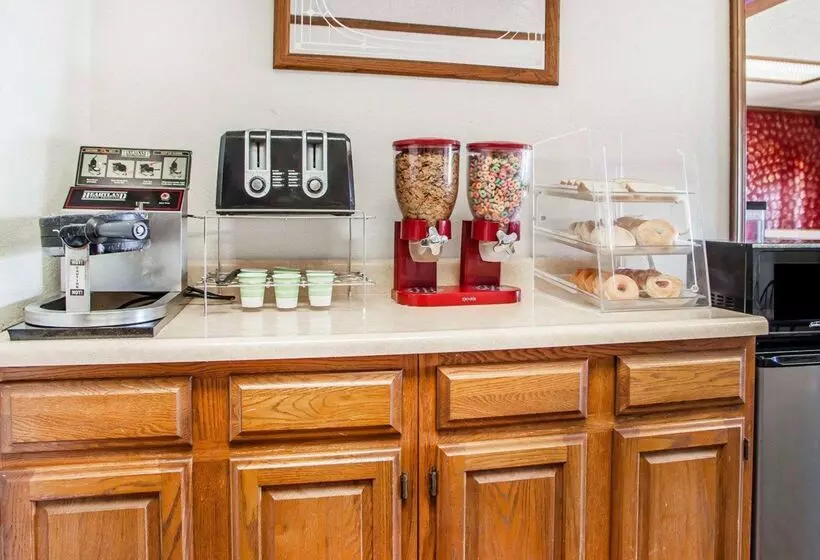 فندق Econo Lodge