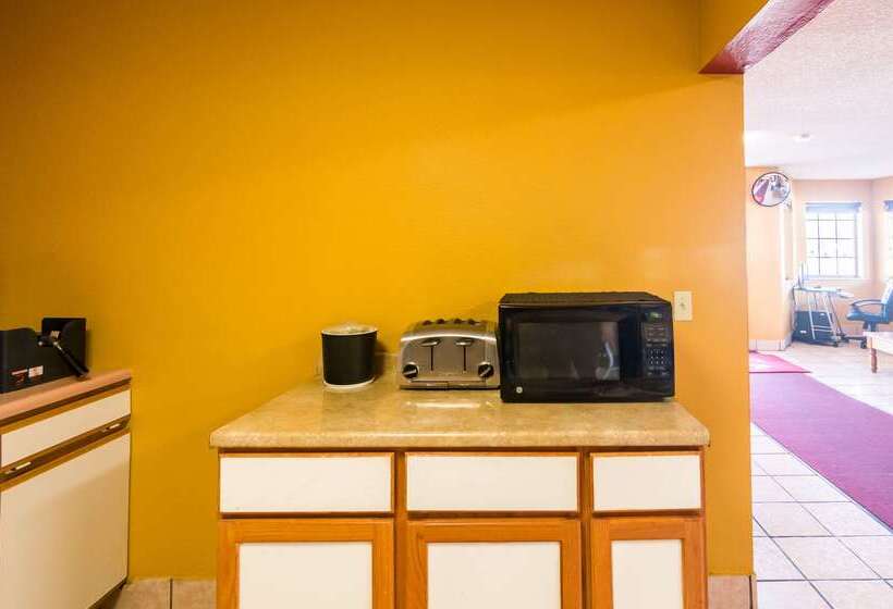 בית מלון כפרי Econo Lodge Dumas