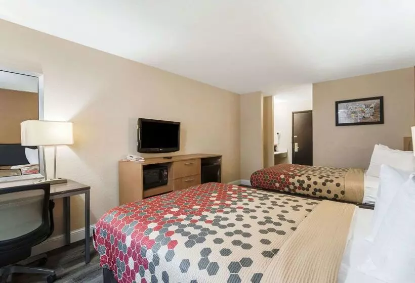 هتل Econo Lodge Madison East