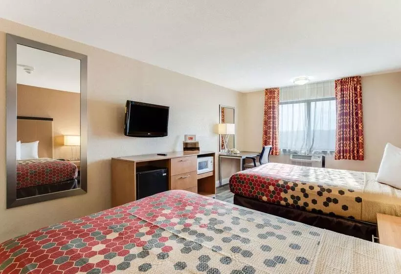 هتل Econo Lodge Madison East