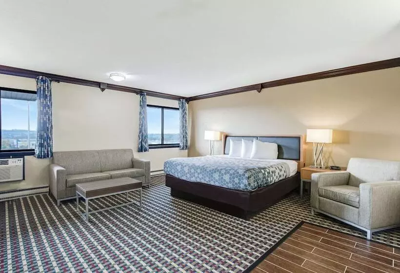 هتل Econo Lodge Madison East