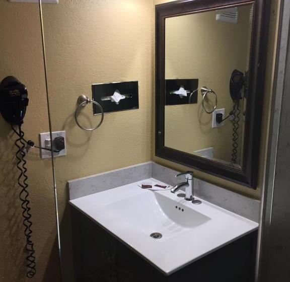 فندق Avenida Oceanside Camp Pendleton