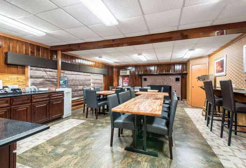 هتل Econo Lodge Rutland City Near Hwy 7